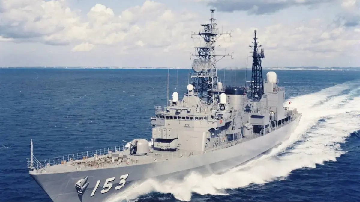 Kapal perusak Yugiri kelas Asagiri milik Pasukan Bela Diri Maritim Jepang (Japan Maritime Self-Defense Force/JMSDF). Kapal ini merupakan salah satu armada pengawal yang dioperasikan Angkatan Laut Jepang. (JMSDF/Kyodo)