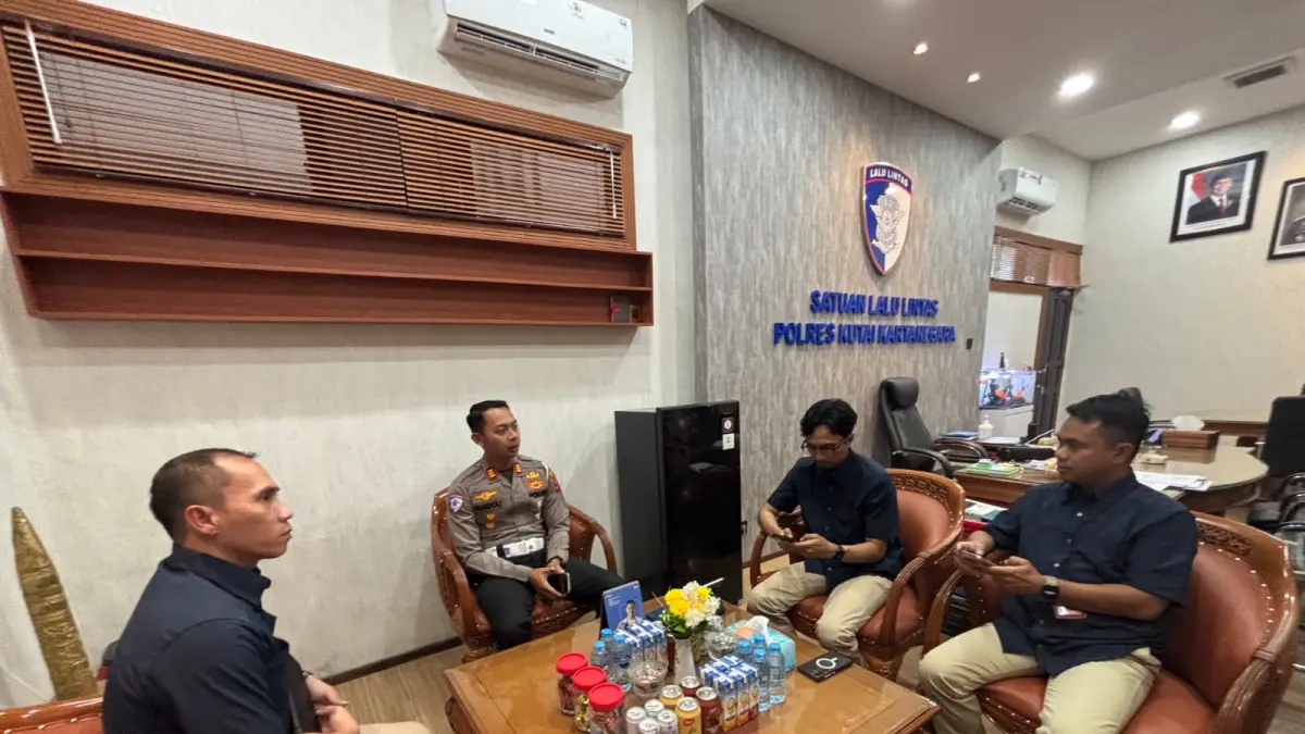 &nbsp;Kasatlantas Polres Kukar AKP Ahmad Fandoli menerima perwakilan IESPA Kukar dalam pembahasan persiapan Kapolres Cup Esports (Istimewa)