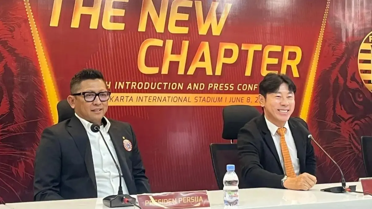 Presiden Persija Mohamad Prapanca dan Pelatih baru Persija Shin Tae-yong. (Andika Rachmansyah/JawaPos.com)