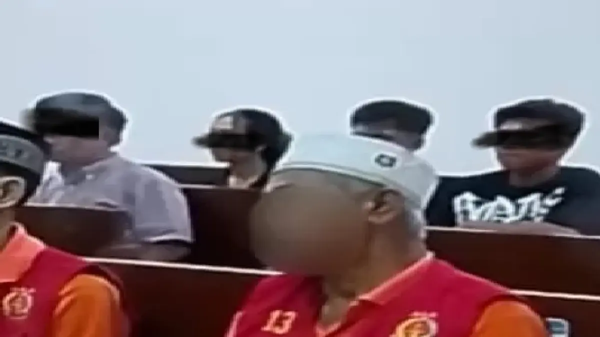 Terdakwa pembunuhan penjaga Toko Mbak Leha di Balikpapan menjalani sidang tuntutan di Pengadilan Negeri Balikpapan, Senin (8/6/2026). Jaksa Penuntut Umum menuntut terdakwa dengan hukuman 18 tahun.