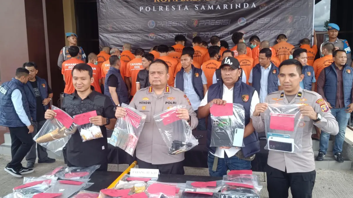 Tersangka dan barang bukti dibeberkan.