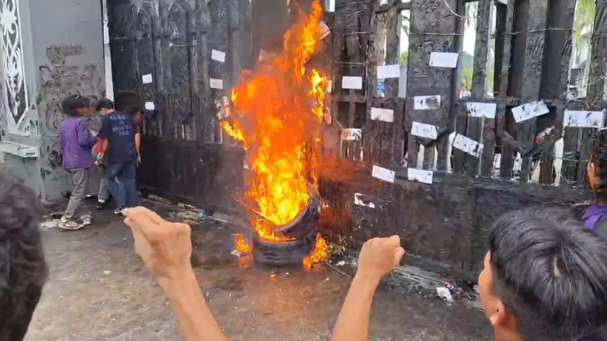 Aksi mahasiswa di DPRD Kaltim.