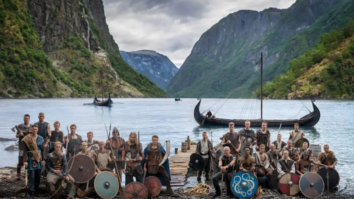 Timnas Norwegia dengan berpose garang dengan menyamar sebagai prajurit Viking—leluhur legendaris mereka.