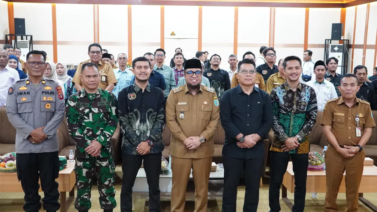 Anggota DPRD Paser Hamransyah dan Sekretaris DPRD Paser M. Iskandar Zulkarnain &nbsp;menghadiri pelantikan pengurus PWI Paser, Senin (8/6/2026).&nbsp;