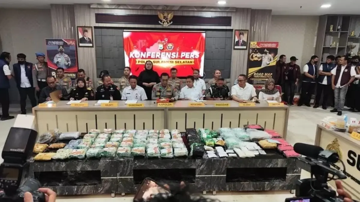  Jajaran Polres Parepare dan Polsek KPN berhasil menggagalkan penyelundupan puluhan kilo sabu dan ratusan cartridge vape berbahaya yang dari Pelabuhan Samarinda. (IST/Polsek KPN)