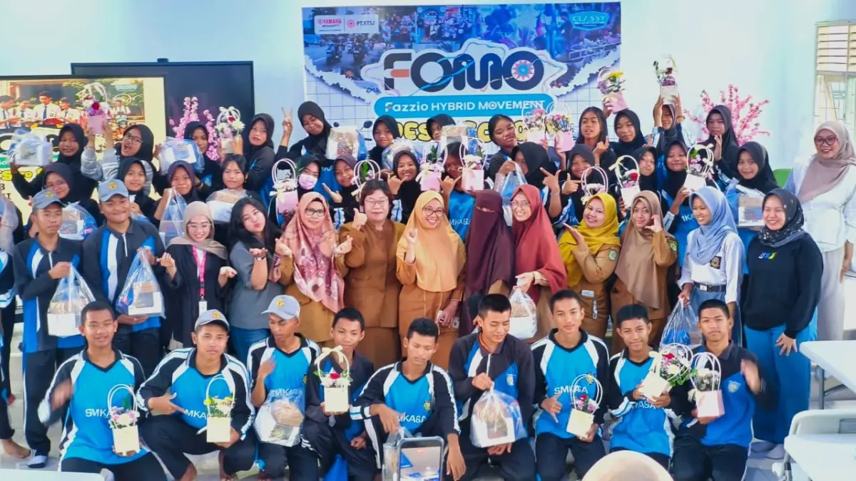 PT Surya Timur Sakti Jatim (STSJ) selaku Main Dealer Yamaha wilayah Kalimantan Timur dan Kalimantan Utara menggelar pelatihan merangkai bunga dan menghias kue bagi siswa SMKN 2 Bontang. 