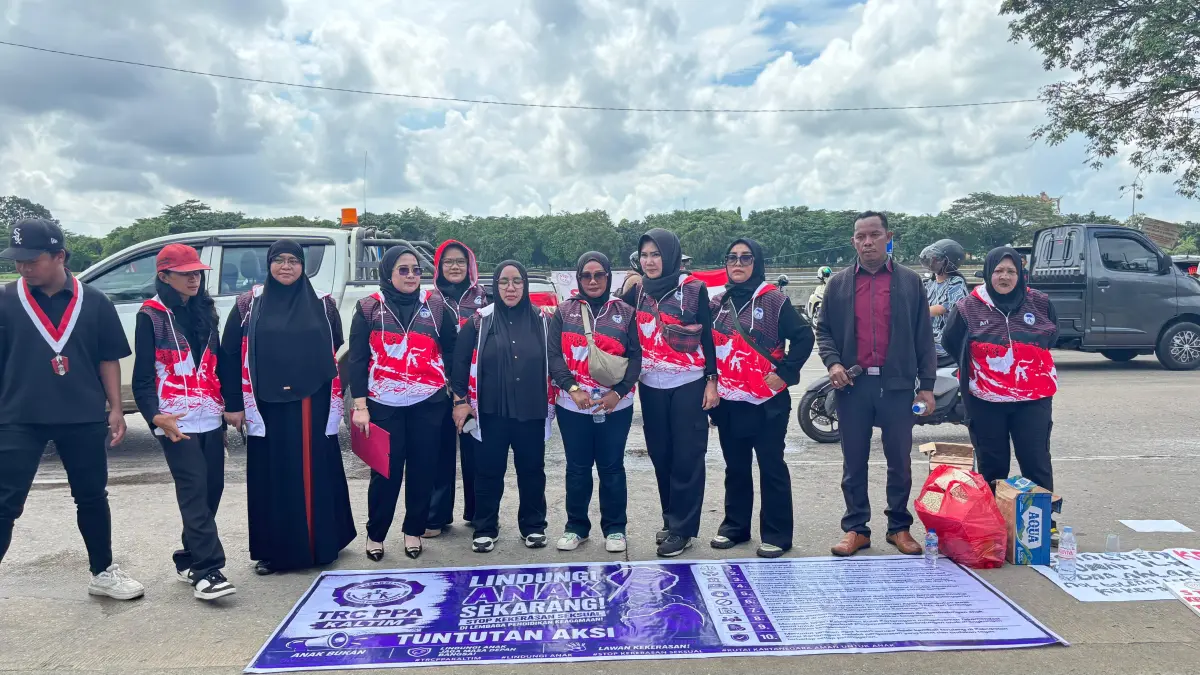 Aksi TRC PPA Kaltim di DPRD Kukar (Elmo/Prokal.co)