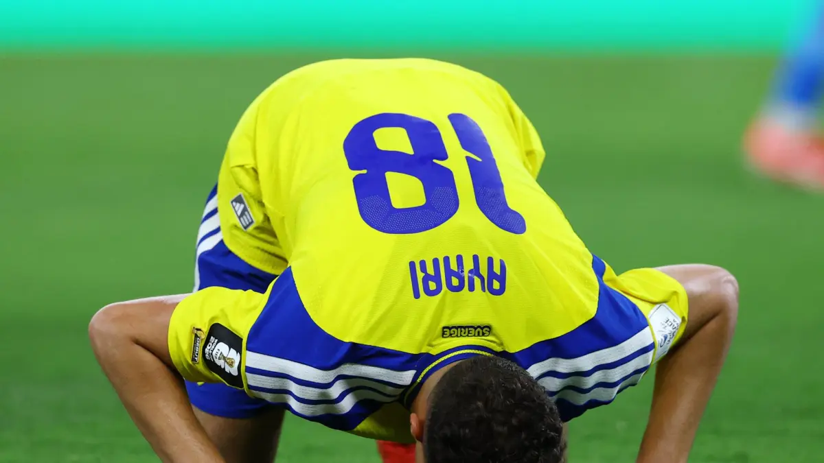 Yasin Ayari usai membobol tanah leluhurnya, Tunisia.