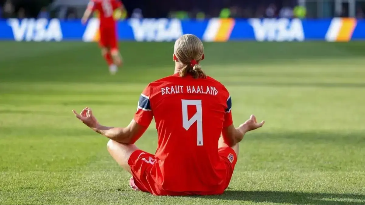 Selebrasi Erling Haaland saat Norwegia vs Irak. (FIFA)