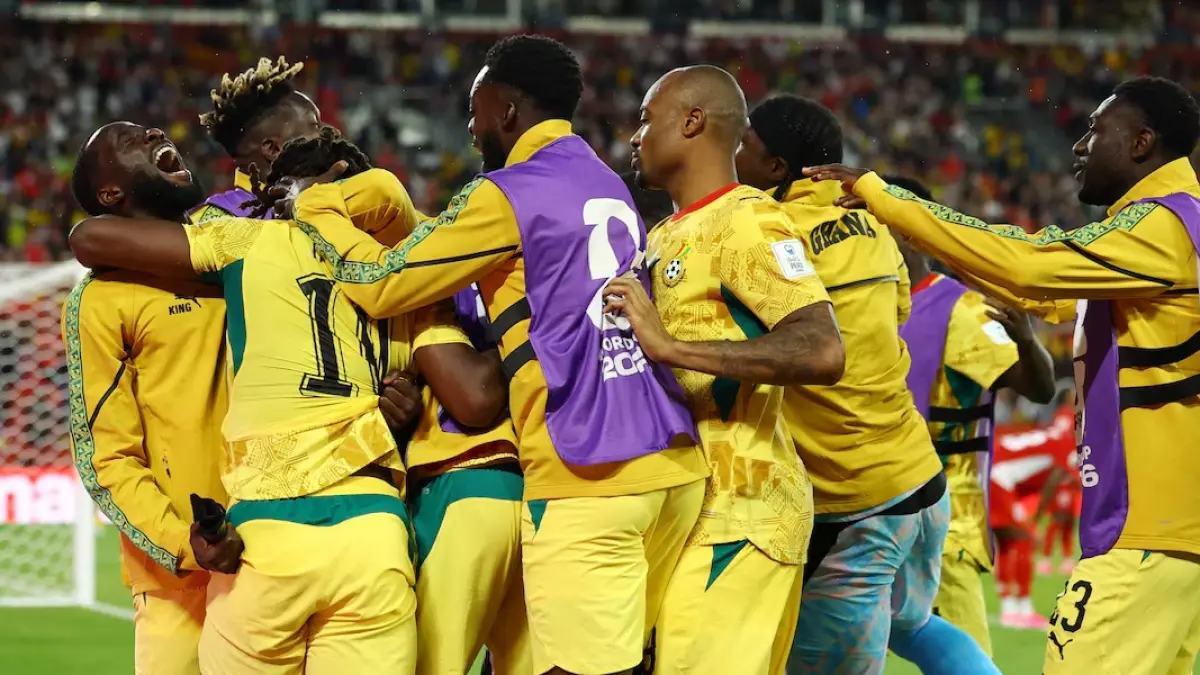 Pemain Ghana rayakan kemenangan.