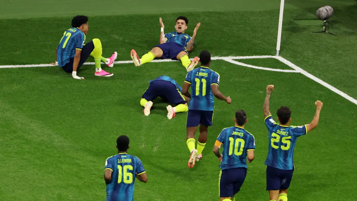 Pemain Kolombia rayakan gol.