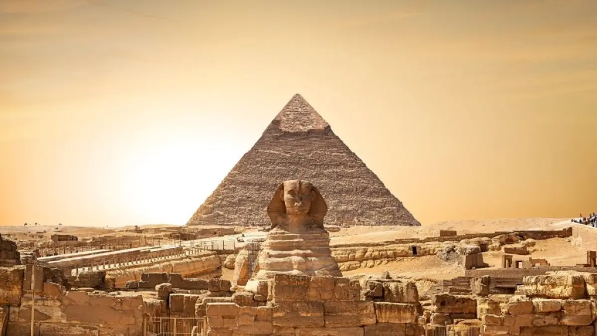 Piramid dan Sphinx.