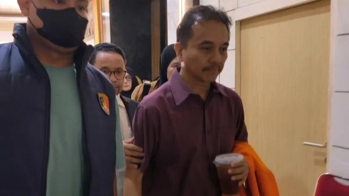 Roy Suryo.