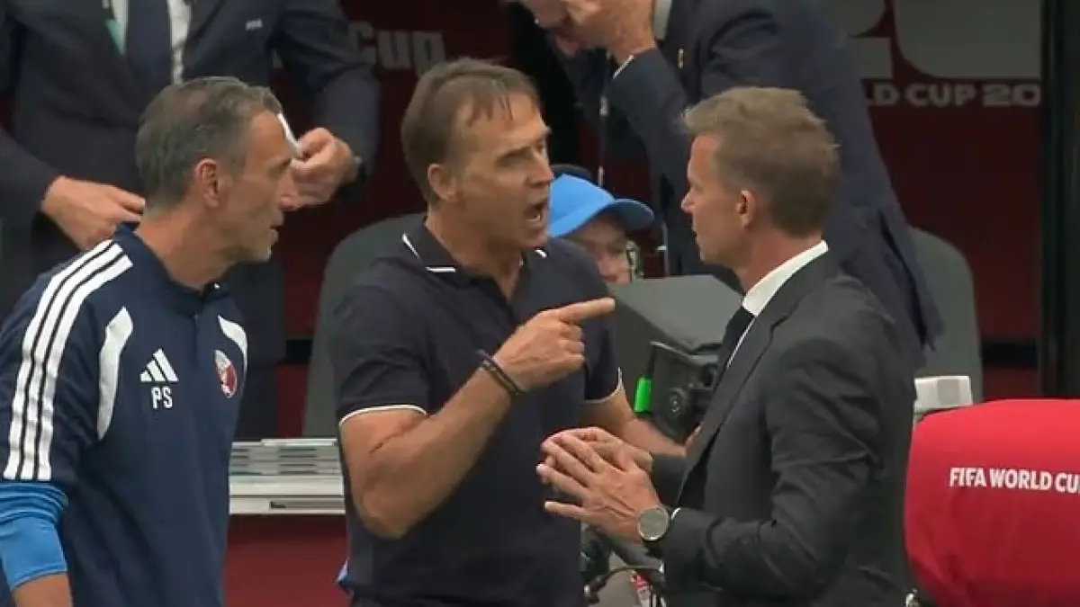 Jesse Marsch (kanan) terlibat perseteruan sengit dengan bos Qatar, Julen Lopetegui (tengah). 