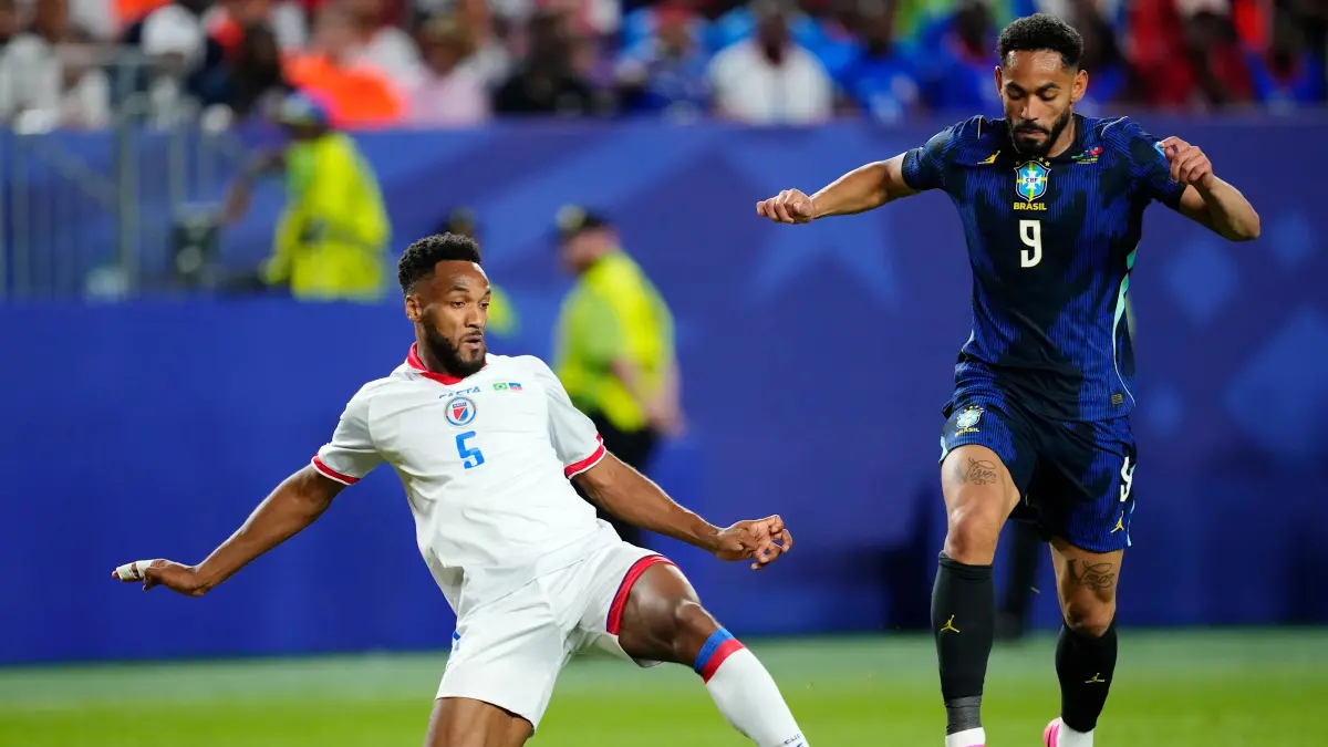 Matheus Cunha (kanan) cetak dua gol ke gawang Haiti. (Photo by Jose Breton/Pics Action/NurPhoto via Getty Images)
