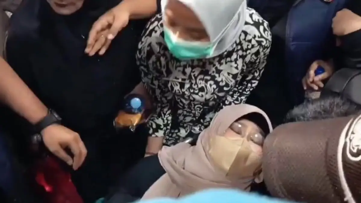 Dr Tifa usai jalani pemeriksaan.