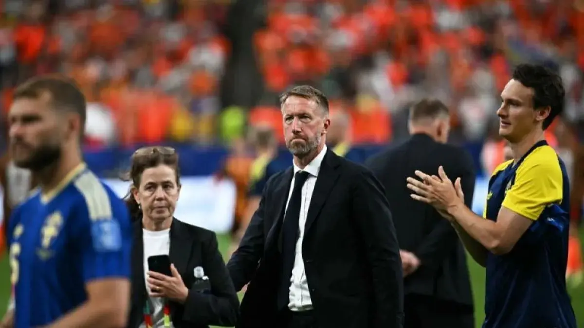 Pelatih timnas Swedia Graham Potter (tengah)