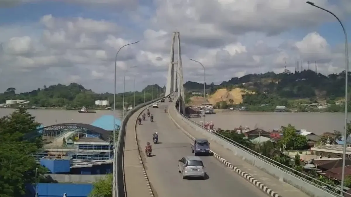 Jembatan Achmad Amins masih gelap dan rawan pada malam hari. Hal ini pun mengkhawatirkan bagi masyarakat yang melintas. (DOK)