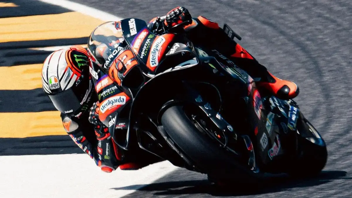 Marco Bezzecchi mendapat sanksi skor dari MotoGP Ceko 2026 setelah insiden dengan marshal usai mengalami kecelakaan pada Sprint Race di Brno. (Instagram/@marcobez72)