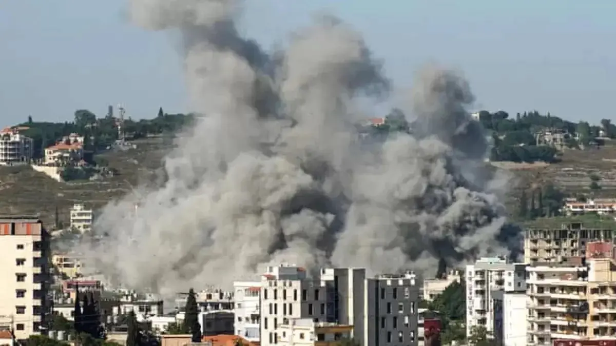 Serangan Israel ke Lebanon mengganggu kesepakatan damai yang dilakukan AS-Iran. (The Guardian)