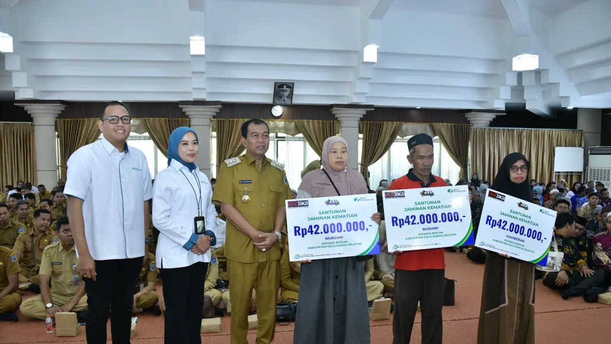 BPJS Ketenagakerjaan Cabang Hulu Sungai Selatan Kandangan bersama Pemerintah Kabupaten Hulu Sungai Selatan melaksanakan penyerahan simbolis manfaat program jaminan sosial ketenagakerjaan kepada ahli waris pekerja rentan pada Senin (22/6).