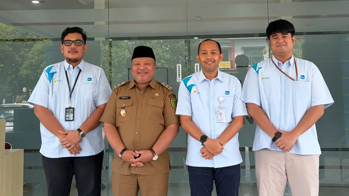 LISTRIK ANDAL: Wabup Berau, Gamalis, (dua kiri) bersilaturahmi dengan jajaran PLN UP3 Berau, demi memperkuat sinergi dalam meningkatkan pelayanan kelistrikan di kabupaten ini. KPG