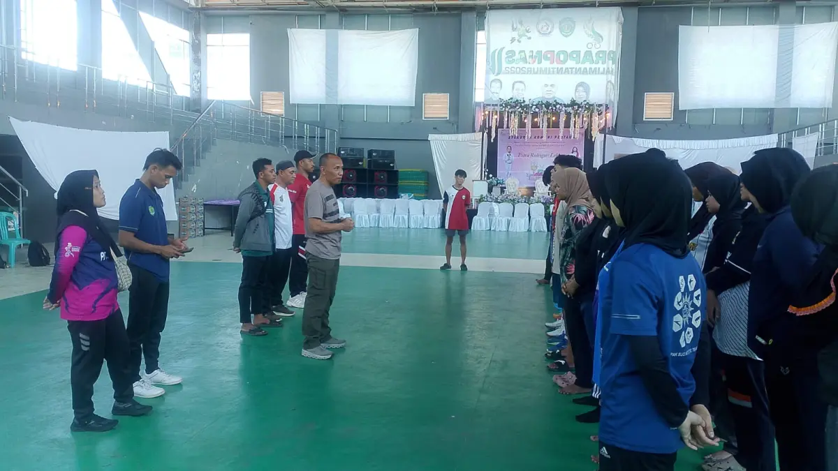 Tim diberi arahan.