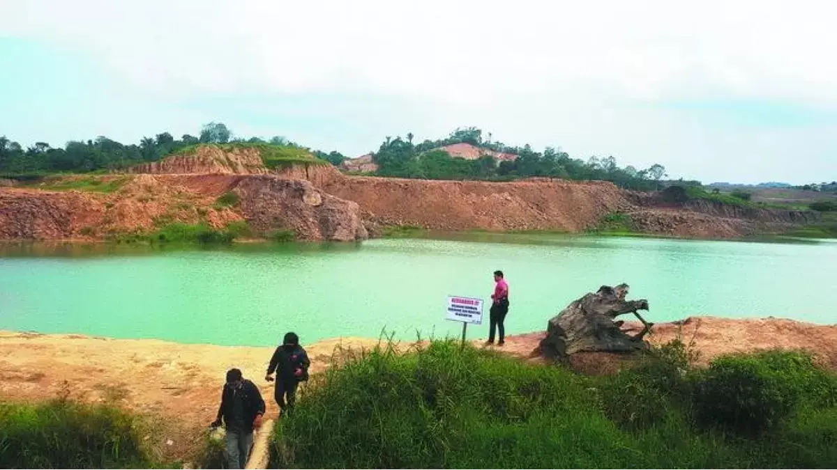 Lubang galian bekas tambang yang kategorinya dalam, sangat berisiko jika dipaksakan menjadi areal pariwisata.