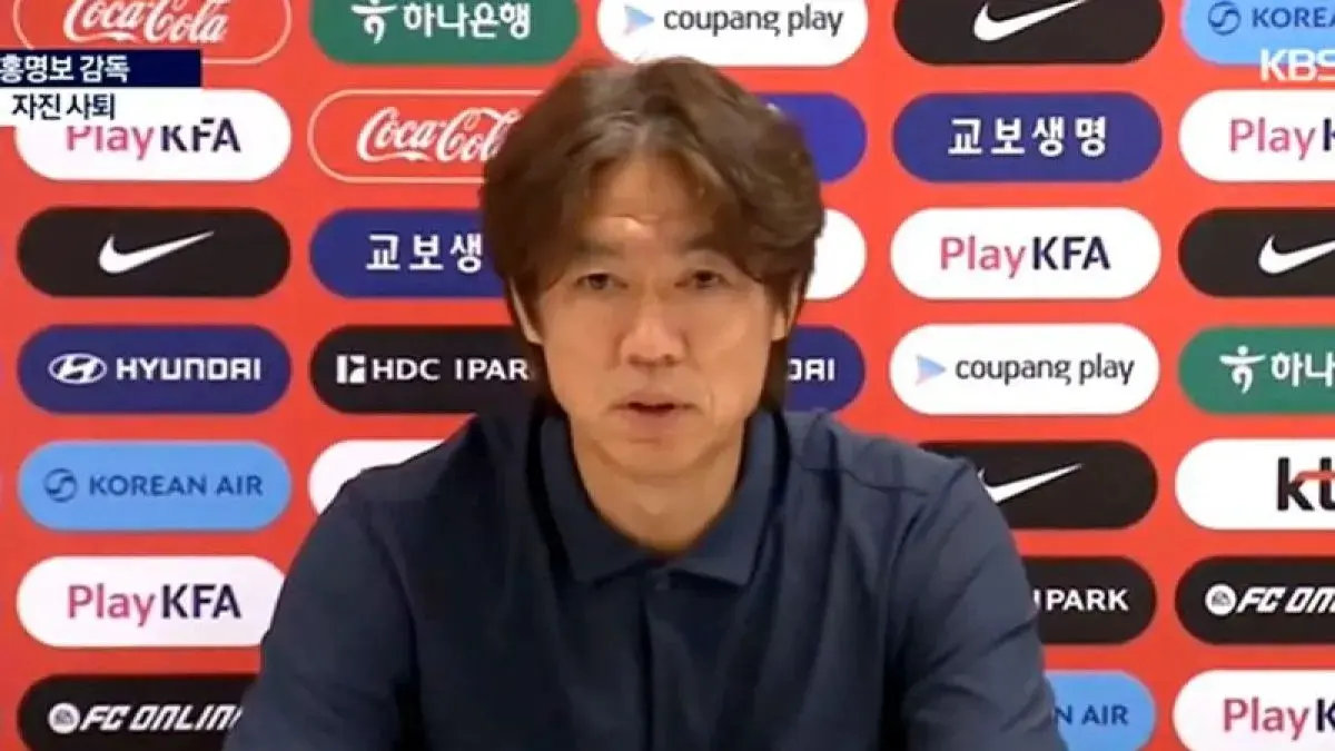  Pelatih tim nasional Korea Selatan, Hong Myung-bo mengundurkan diri.