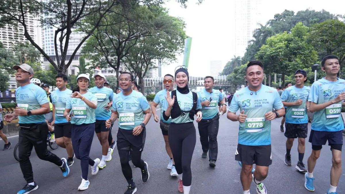  Ribuan peserta dari berbagai komunitas lari memadati kawasan Gelora Bung Karno (GBK), Jakarta, Minggu (28/6), dalam gelaran Health Fun Run yang diselenggarakan BPJS Kesehatan. 
