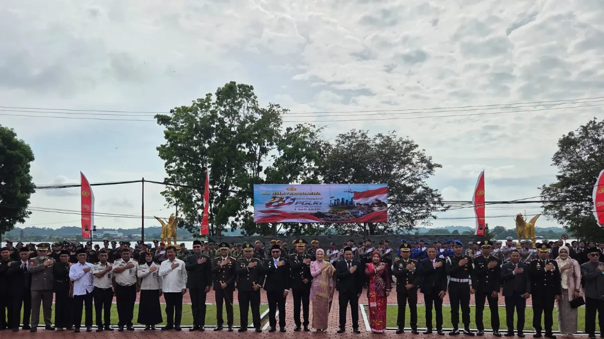 Apel peringatan HUT ke-80 Bhayangkara di Mapolres Kukar (Elmo/Prokal.co)