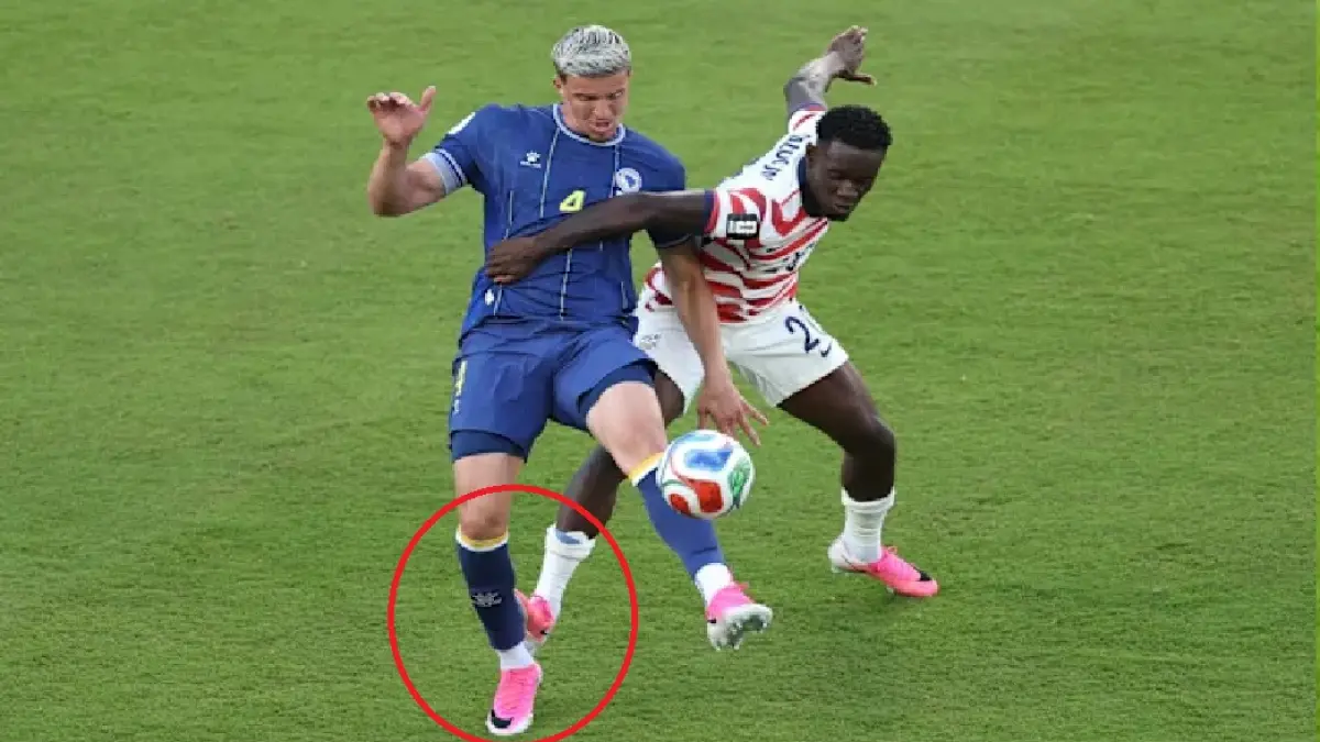 Striker timnas Amerika Serikat Folarin Balogun cetak gol dan mendapatkan kartu merah di laga Piala Dunia 2026 lawan Bosnia. (ig @sportsgully)