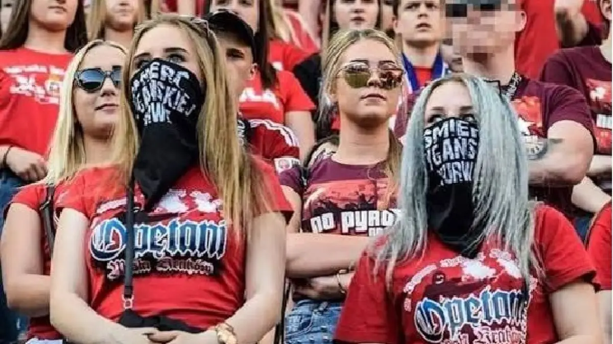 Suporter perempuan Wisla Krakow.
