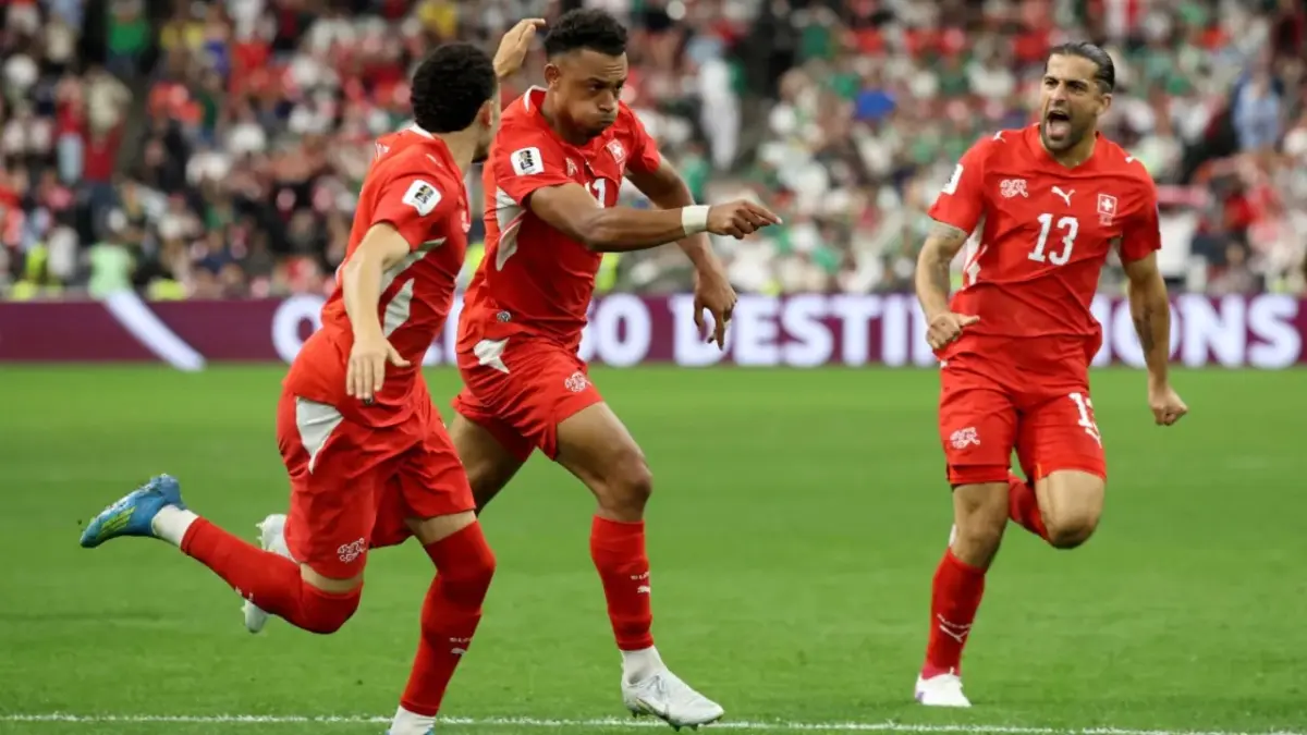 Dan Ndoye usai cetak gol. Swiss menunggu lawan antara Ghana dan Kolombia.