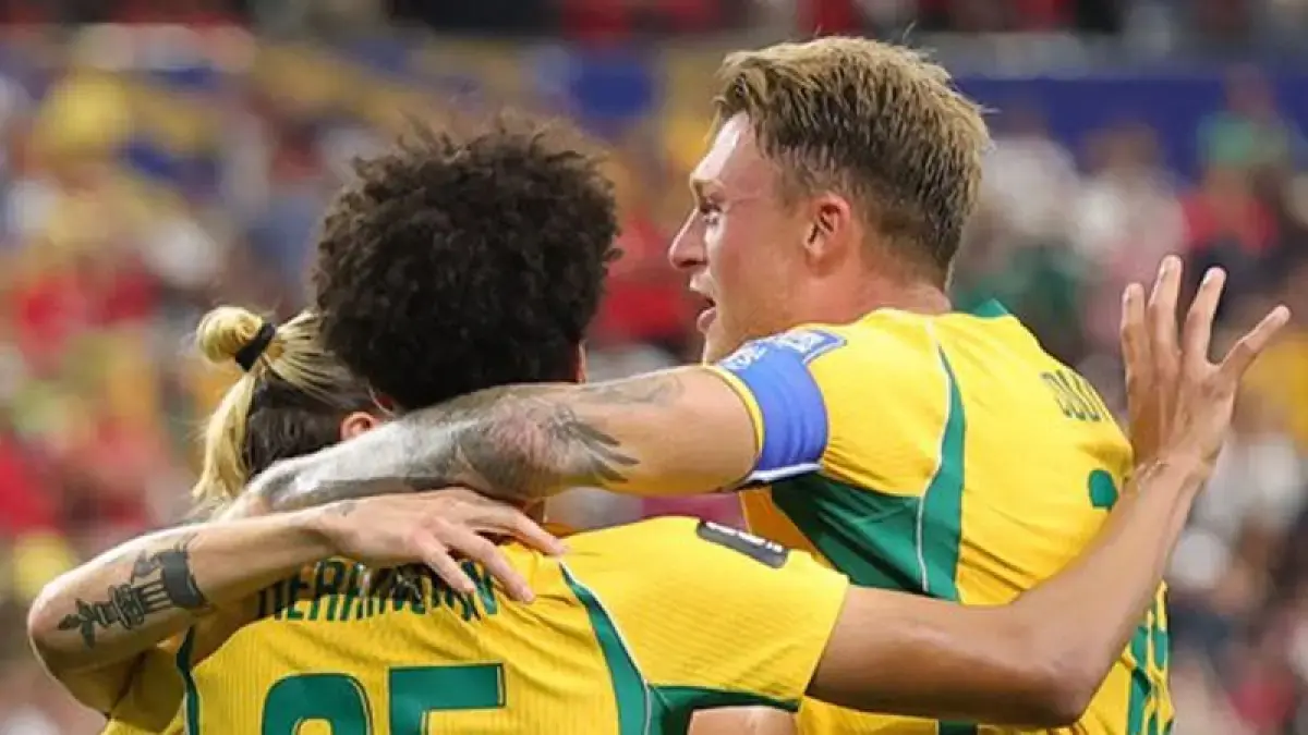 Para pemain Australia berselebrasi setelah tercipta gol penyama kedudukan ke gawang Mesir.