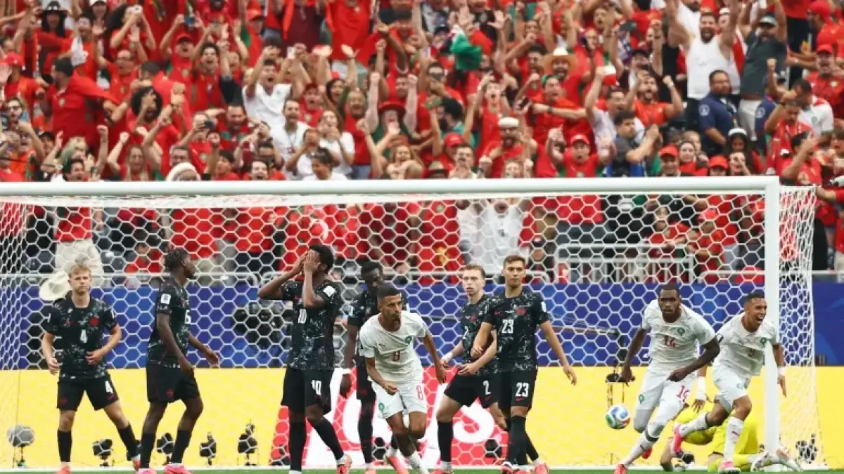 Gol pertama Maroko yang dicetak Azzedine Ounahi lewat set piece bola mati yang cantik.