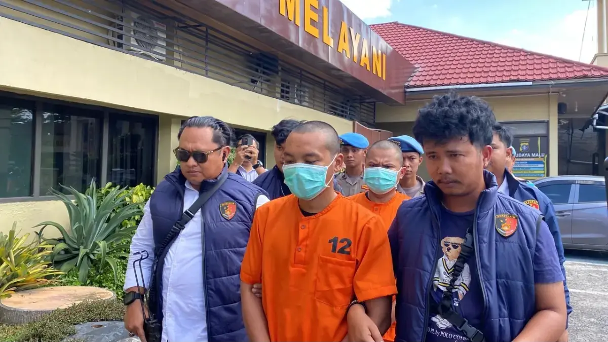 Dua tersangka melakukan pembunuhan dan pengeroyokan di Kuala Kuayan.(Miftah/kaltengpos.jawapos.com)