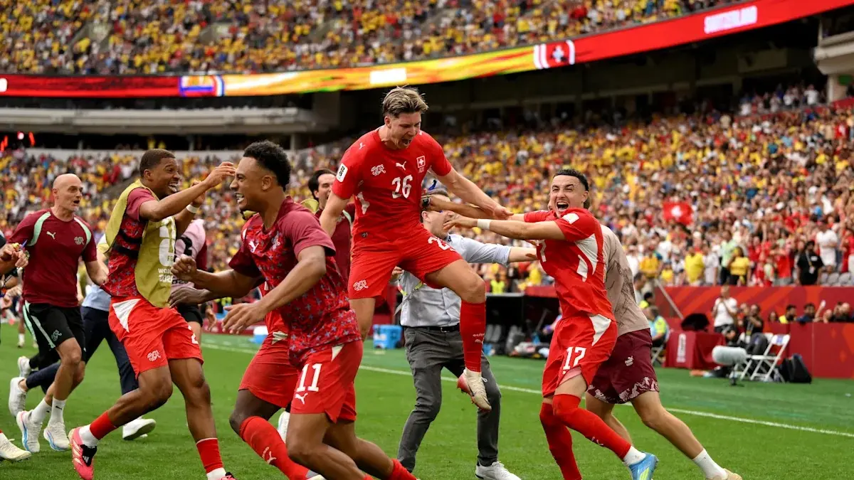 Pemain Swiss rayakan kemenangan.