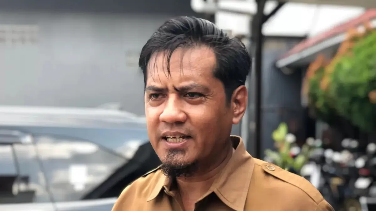 Plt Kepala Dinas PUPR Samarinda, Hendra Kusuma beberkan utang sekitar Rp290 Miliar kepada kontraktor pelaksana proyek.