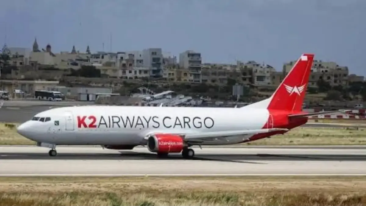 Pesawat kargo Boeing 737 milik K2 Airways dilaporkan hilang kontak di Laut Arab. (Threads)