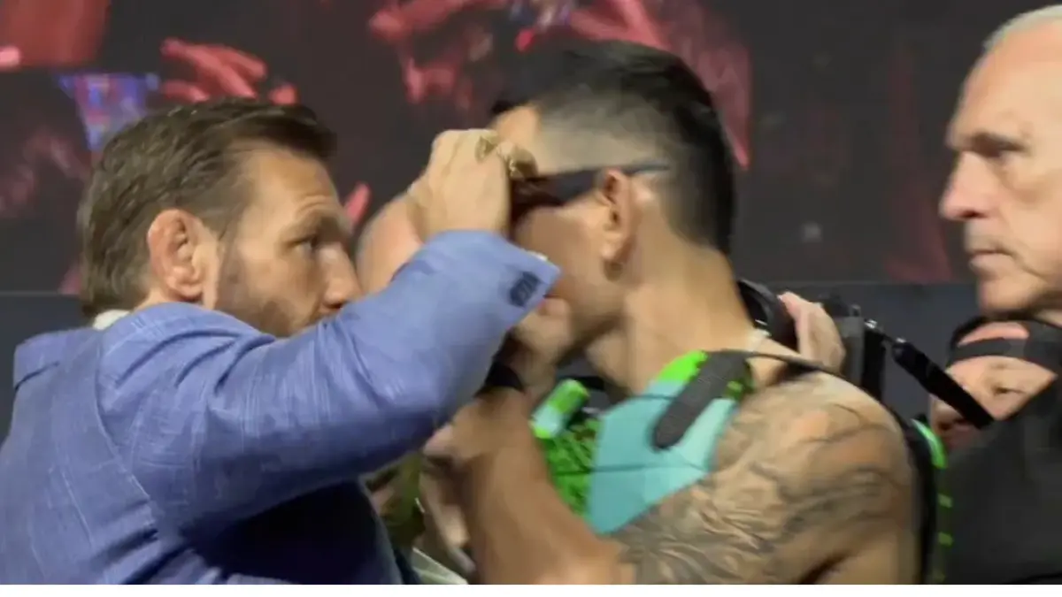 Faceoff Conor McGregor dan Max Holloway nyaris rusuh.
