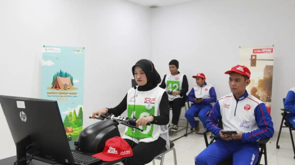 Guru, siswa hingga mahasiswa dari berbagai wilayah di Tanah Air mengikuti Safety Riding Camp 2026 yang diselenggarakan Yayasan Astra Honda Motor (Yayasan AHM). Mereka menguji pengetahuan dan keterampilan berkendaran. 