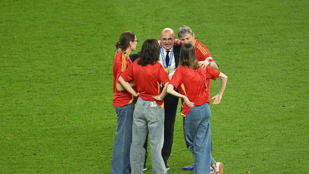 Luis de la Fuente dan familinya.