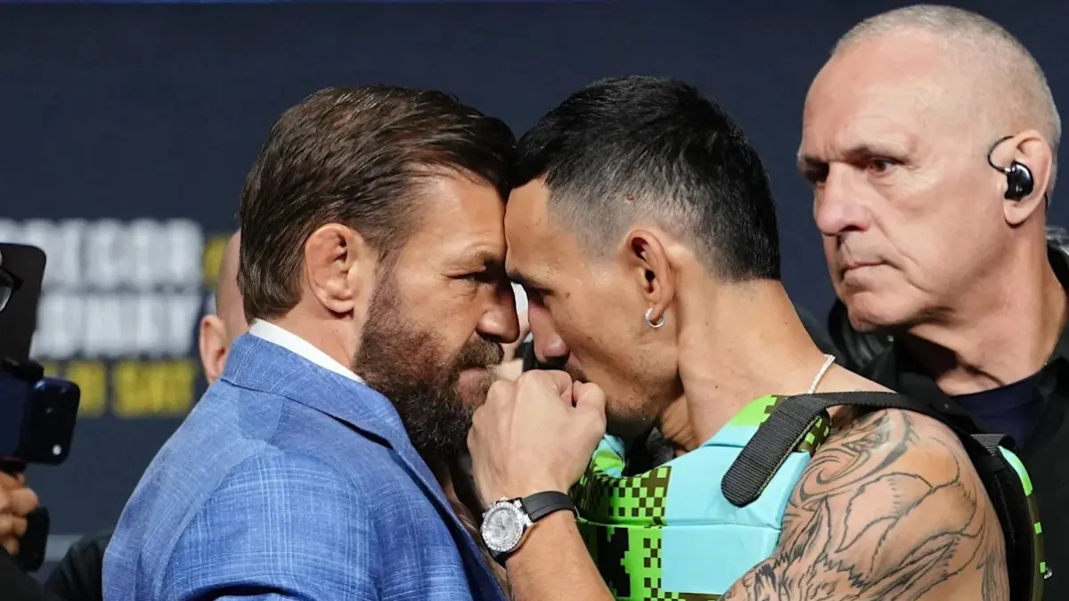Tensi panas dalam faceoff Conor McGregor dan Max Holloway.