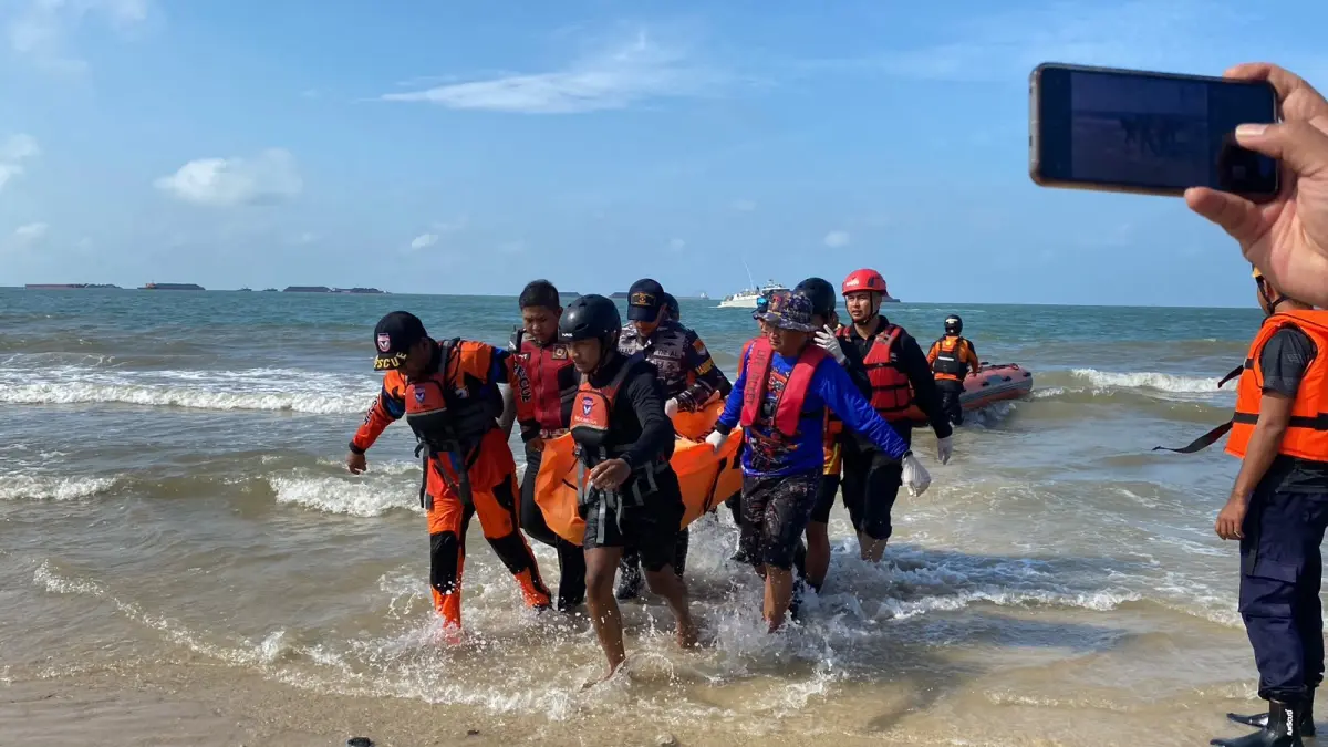 Tim SAR Gabungan menemukan jasad Abizar (12), bocah tenggelam setelah terseret arus saat berenang di Pantai Kemala Beach,
