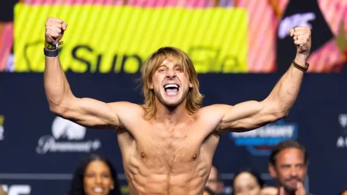 Paddy Pimblett dalam sesi timbang badan.
