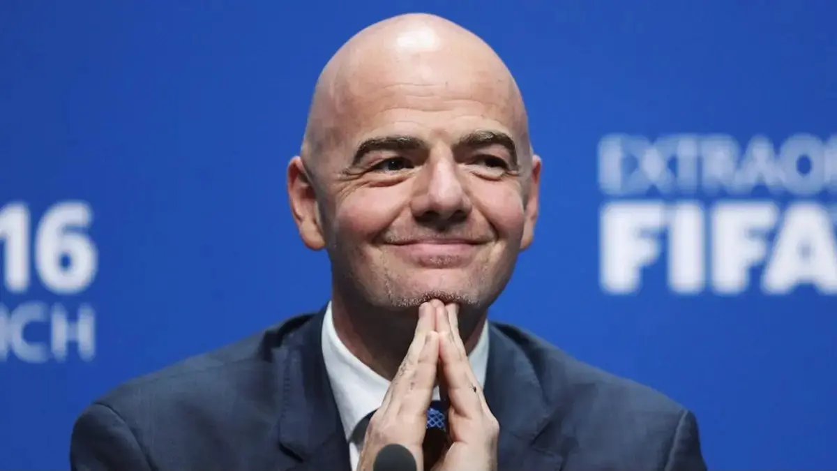 Federasi Sepak Bola Internasional atau FIFA berencana membahas perihal kemungkinan tambahan jumlah negara peserta untuk Piala Dunia 2030 nanti. Perihal itu diungkapkan langsung Presiden FIFA, Gianni Infantino. (equalizersoccer.com)

