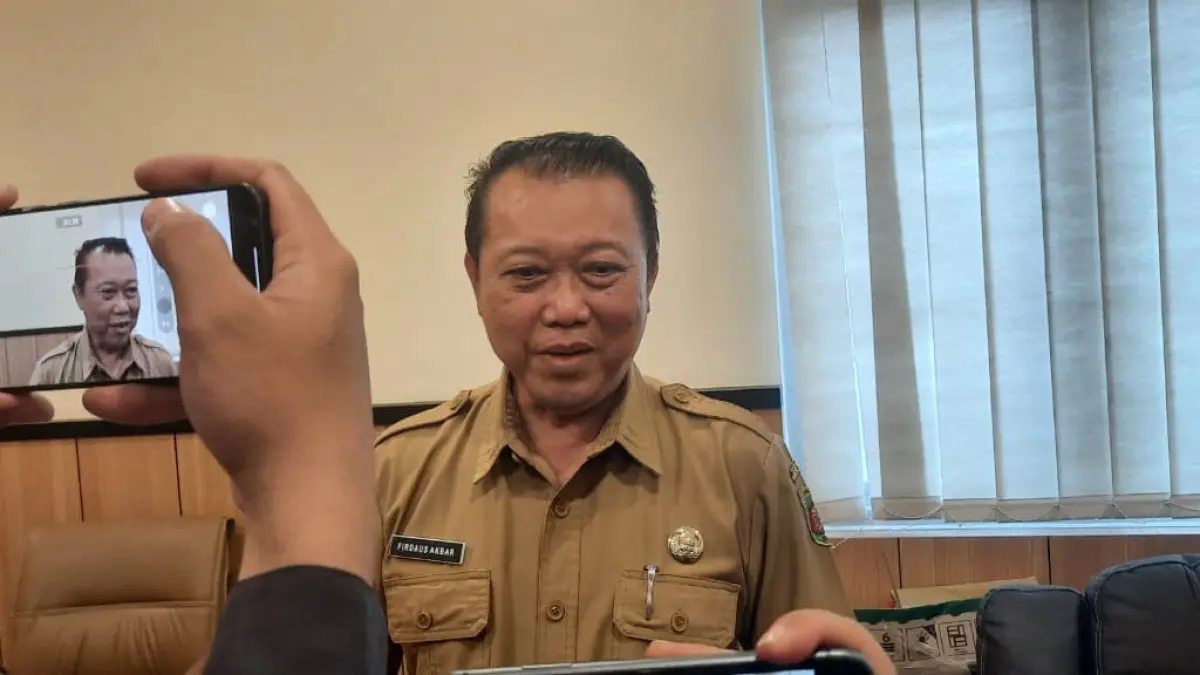 Pelaksana Tugas (Plt) Inspektur Kota Samarinda sekaligus Koordinator Tim Pengawas SPMB, Firdaus Akbar.