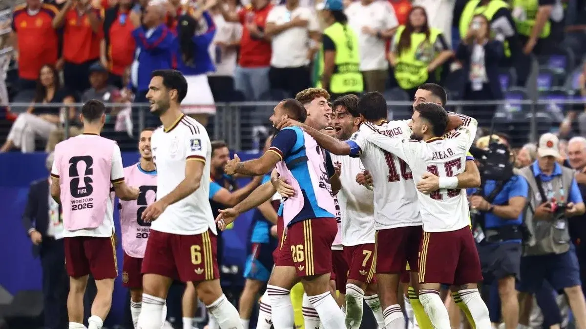 Pemain Spanyol rayakan kemenangan atas Prancis.