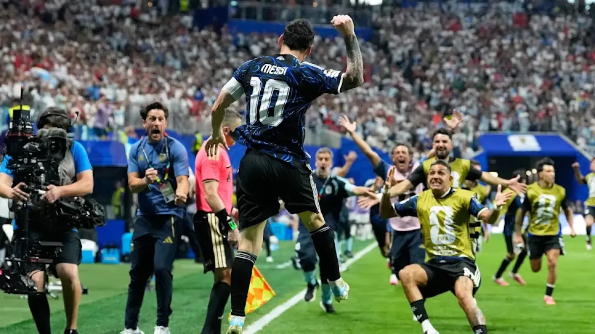 Messi dkk rayakan kemenangan atas Inggris.
